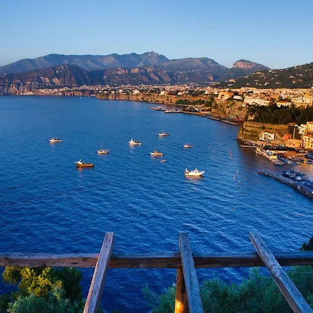Alojamento de Acomodação e Pequeno-almoço Le Muse Sorrento